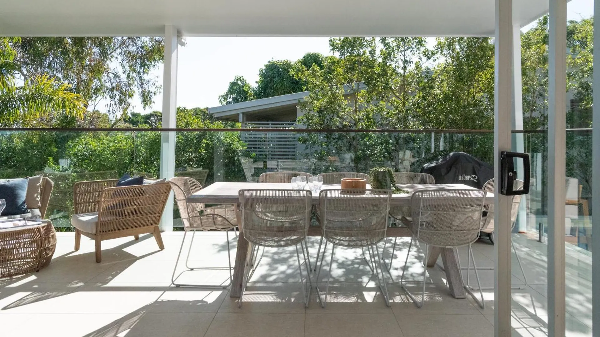 누사 Stunning Views, Private Pool Near Hastings St 빌라