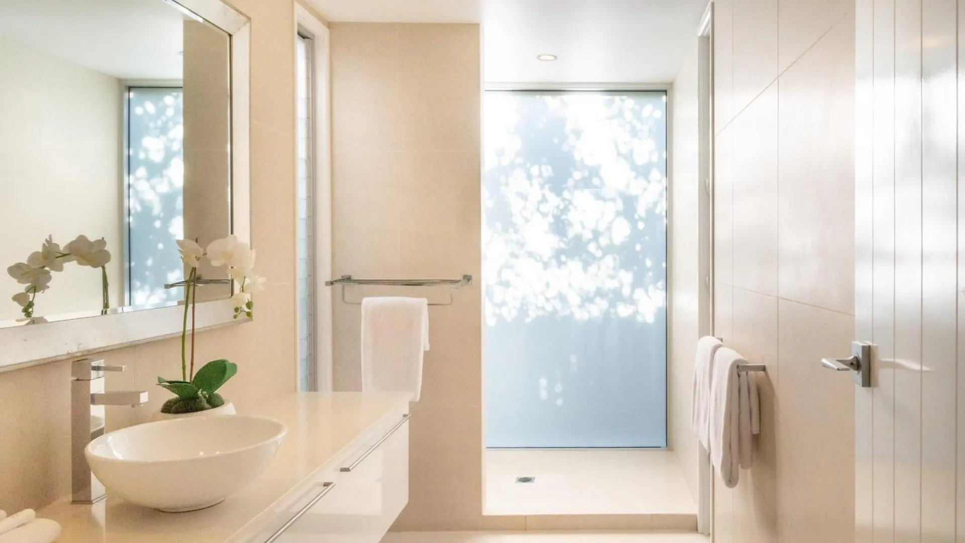 누사 Stunning Views, Private Pool Near Hastings St 빌라 펜션