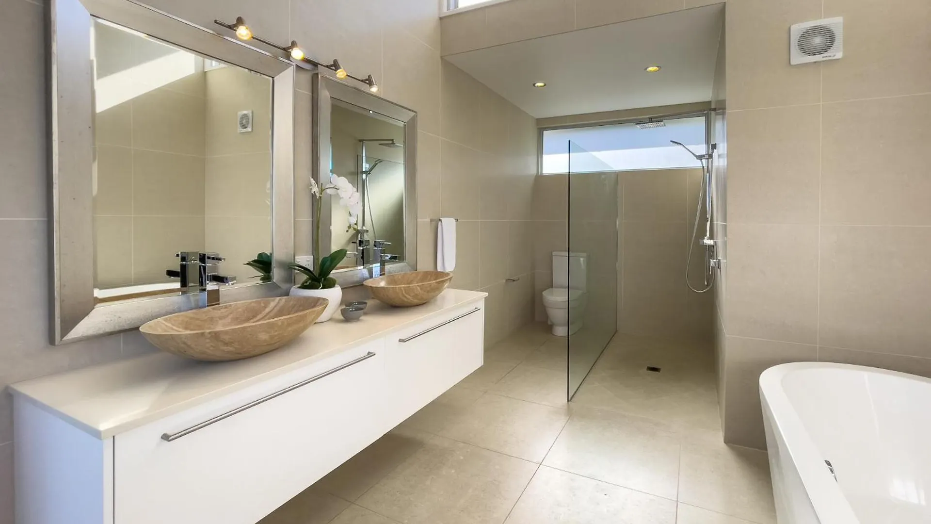 누사 Stunning Views, Private Pool Near Hastings St 빌라 0*,