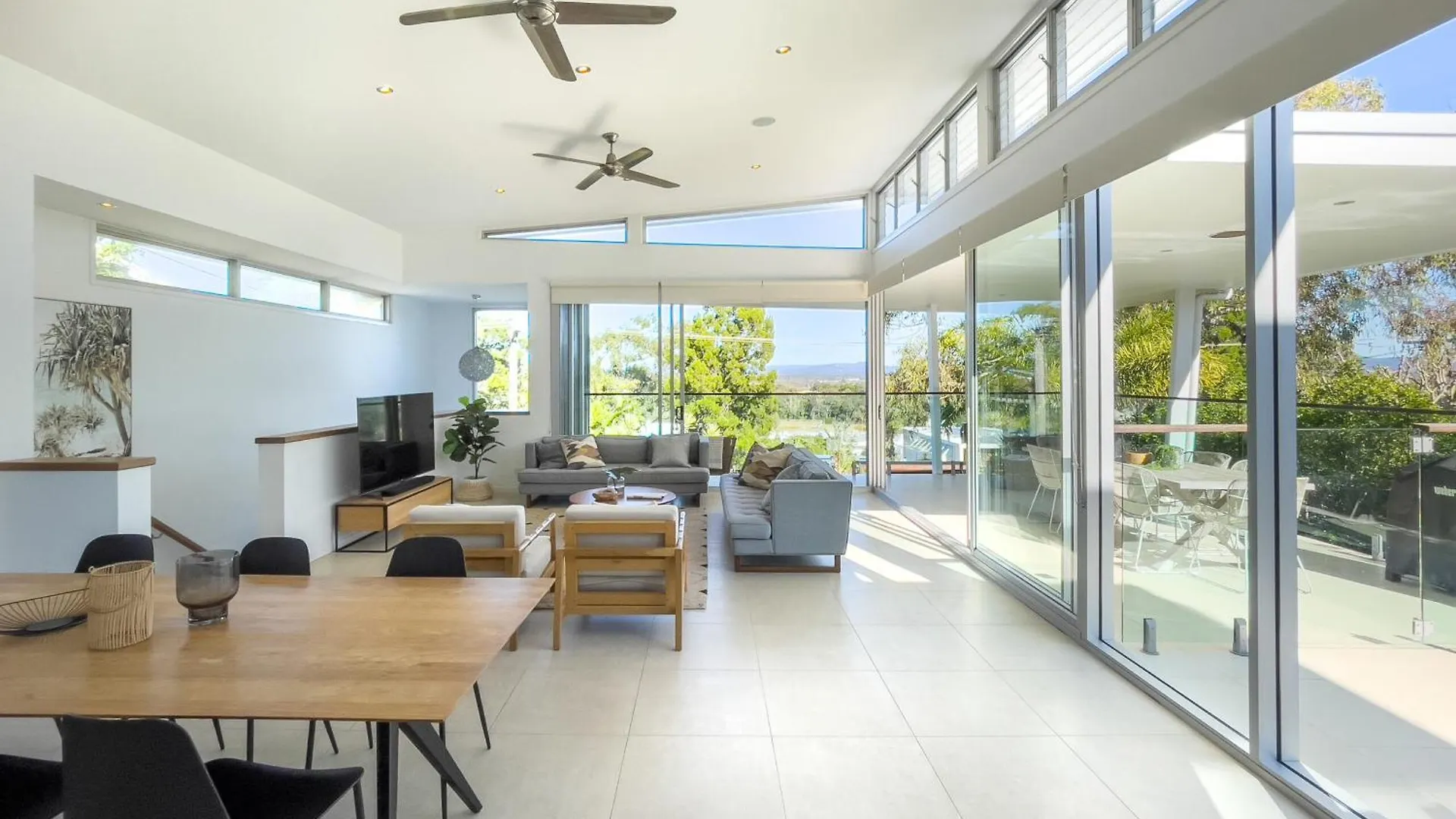 누사 Stunning Views, Private Pool Near Hastings St 빌라 0*,  오스트레일리아