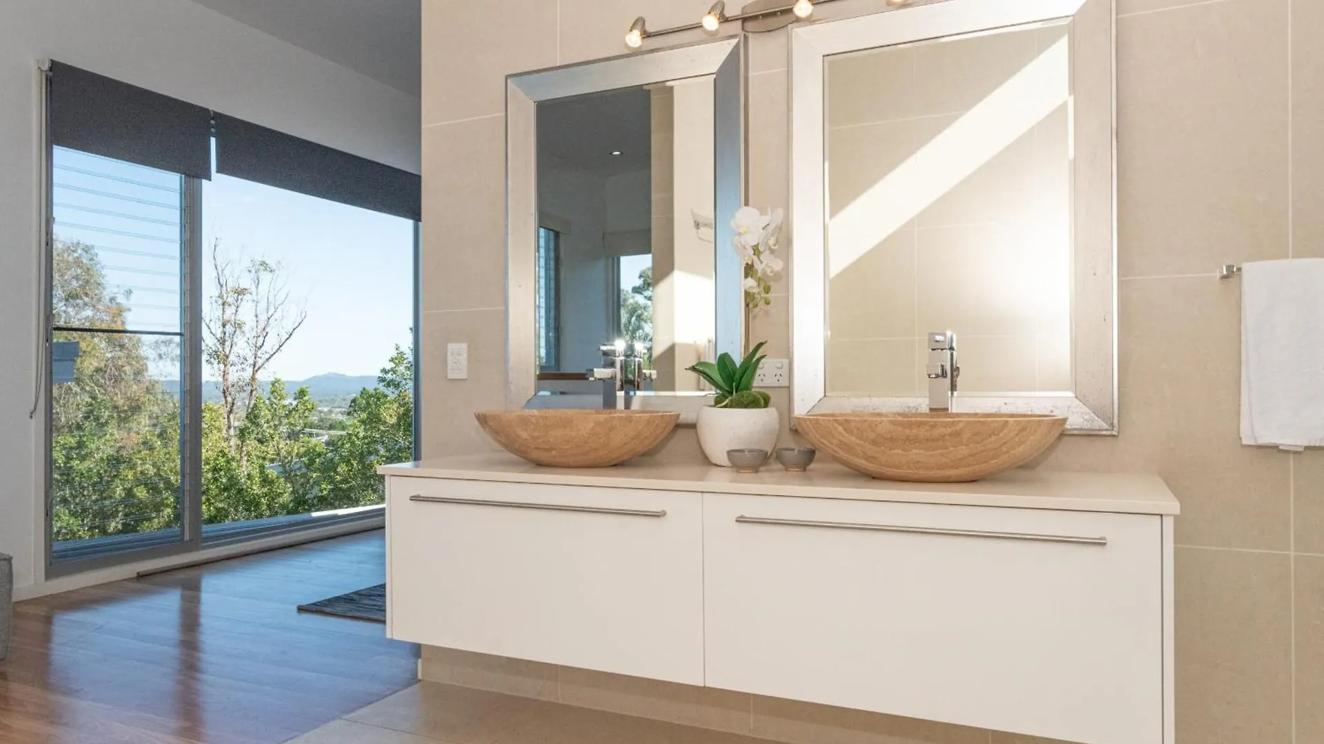 Willa Stunning Views, Private Pool Near Hastings St Noosa